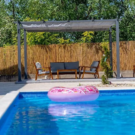 Heaven, Private Heated Pool, Pet Friendly, Children's Playground