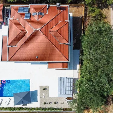 Heaven, Private Heated Pool, Pet Friendly, Children's Playground * Donji Zemunik