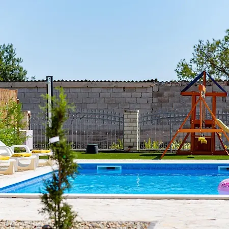 Heaven, Private Heated Pool, Pet Friendly, Children's Playground Villa