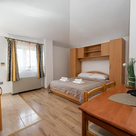 Heaven, Private Heated Pool, Pet Friendly, Children's Playground Donji Zemunik