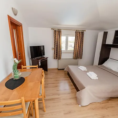 Heaven, Private Heated Pool, Pet Friendly, Children's Playground Villa *